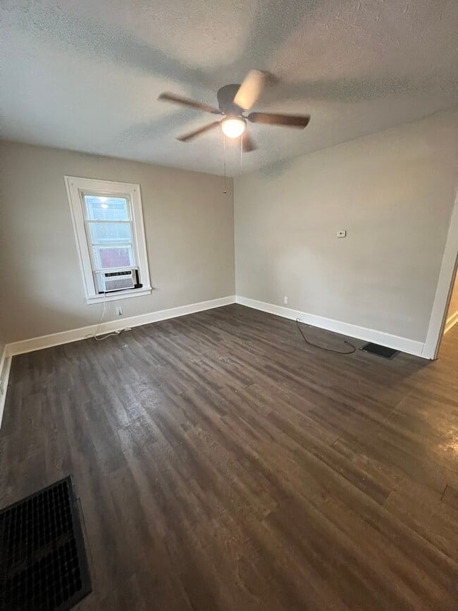 Building Photo - FOR RENT | 2 Bed | 1 Bath