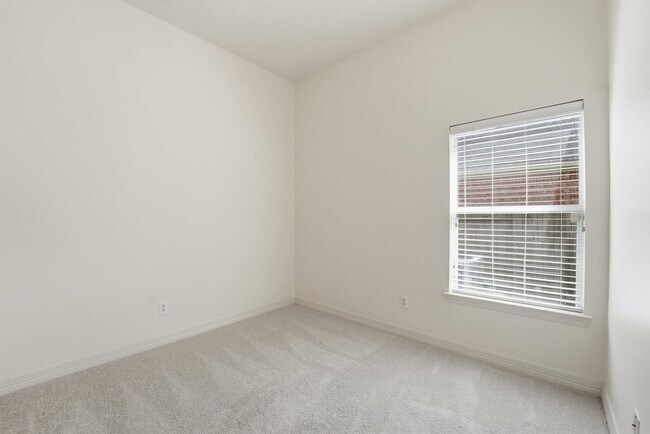 Building Photo - 21654 Horseshoe Dr