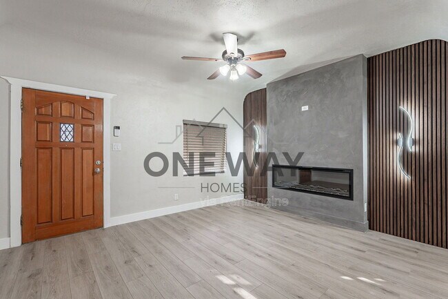 Building Photo - 745 E Pierce St