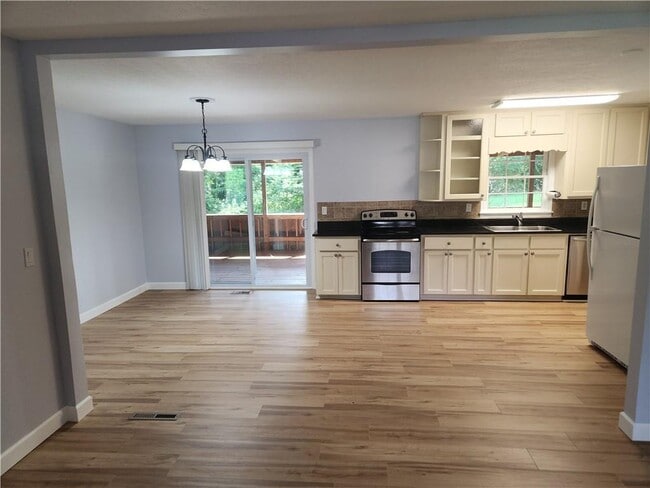 Primary Photo - 2888 Mockingbird Cir