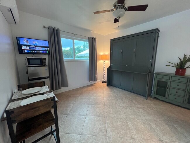 Building Photo - 11400 NE 13th Ave