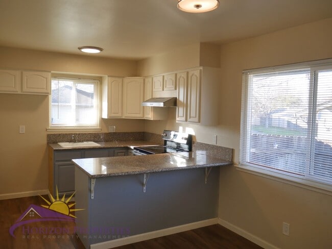 Building Photo - 2 Bed 1 Bath 827 Sq. Ft. Citrus Heights Duplex in Sunrise Estates