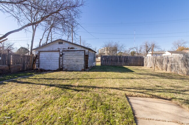 Building Photo - 2100 Garfield St