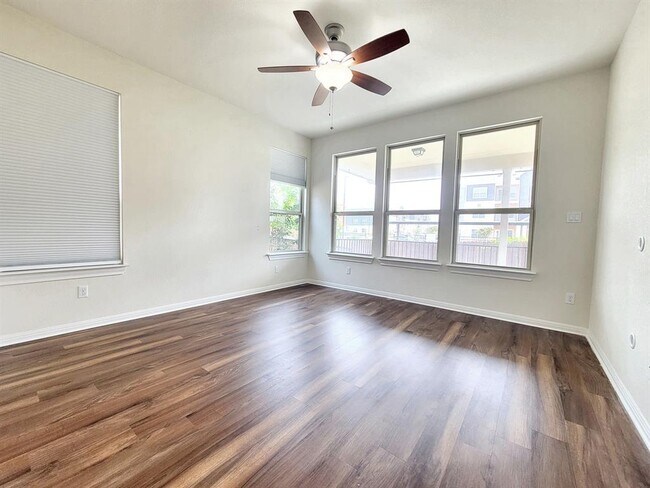 Building Photo - 15811 Windroot St