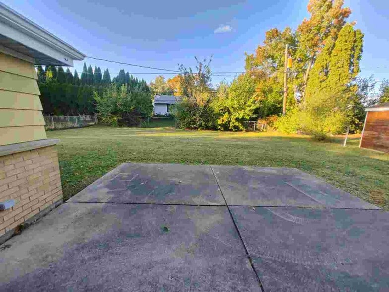 Building Photo - 4208 Crestview Dr