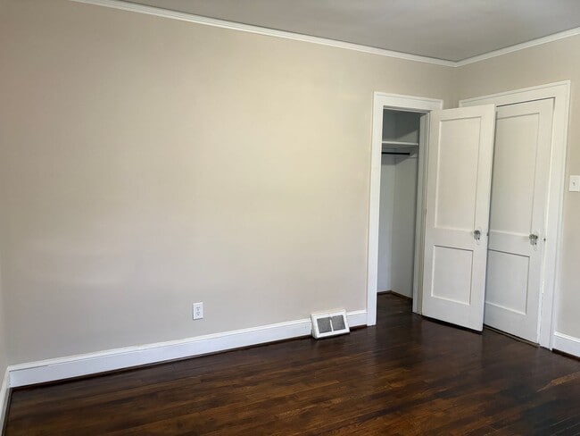 Building Photo - 2 Bedroom, 1 Bathroom House in Winston-Salem!