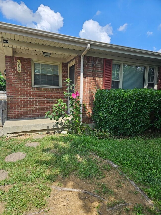 Building Photo - 2 Bed 1 Bath Duplex