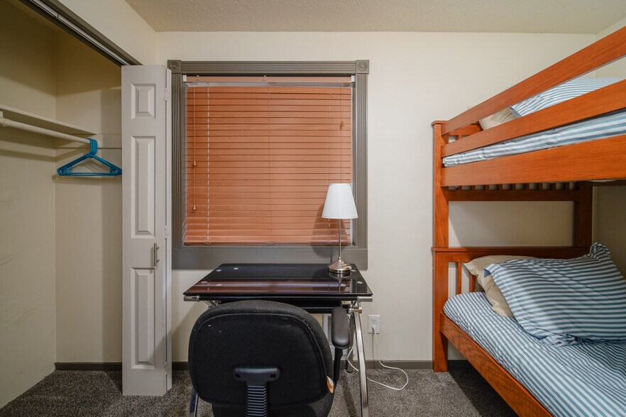 Building Photo - 312 S Nebraska St