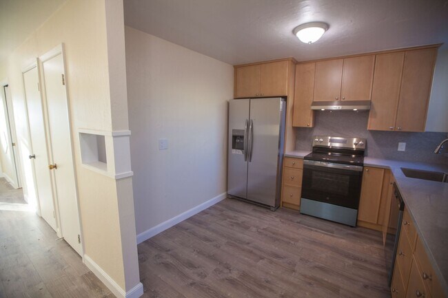 Building Photo - 165-167 Miriam St