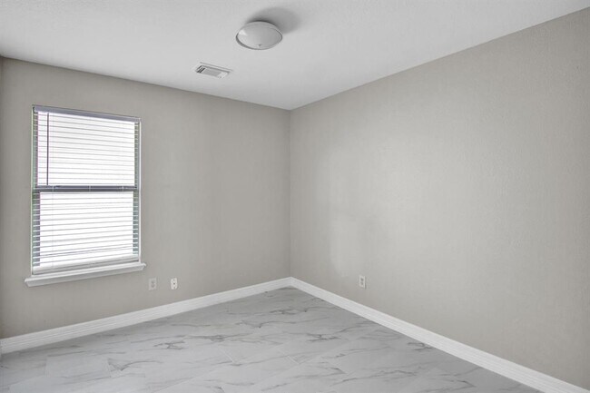Building Photo - 8530 Village Hollow Ln