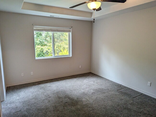 Building Photo - 407-409 Madrona Ave SE