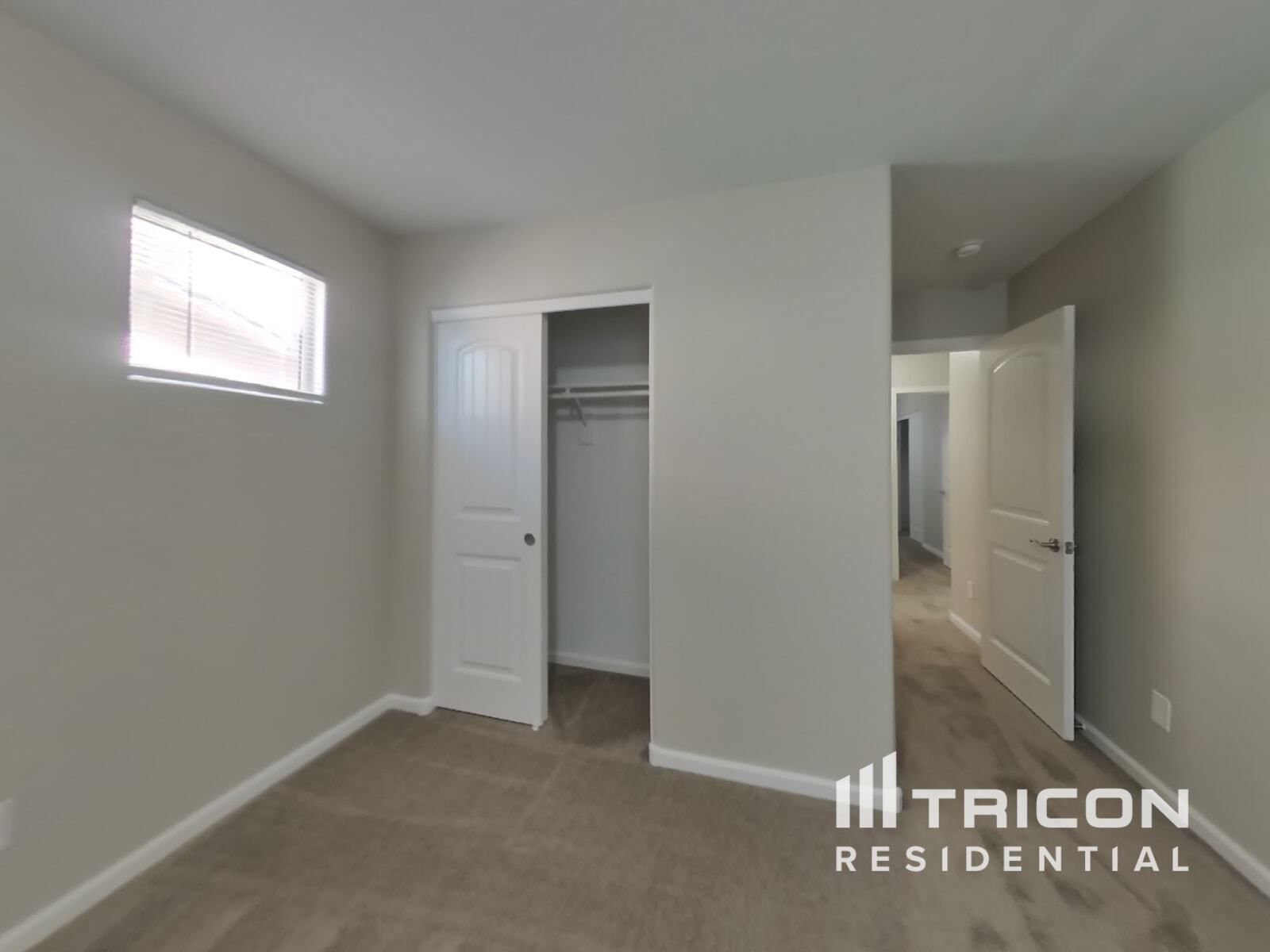 Building Photo - 1420 S Ponderosa Dr