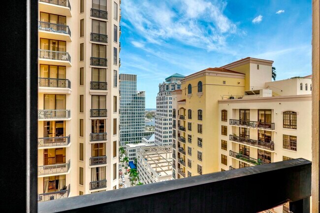 Building Photo - 701 S Olive Ave