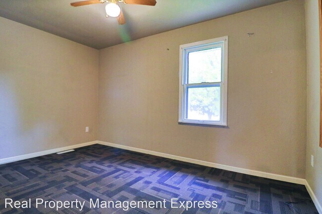 Building Photo - 3 br, 1 bath House - 2905 E 19th Street