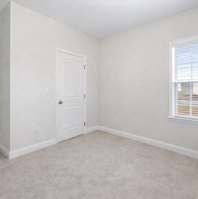 Building Photo - 104 Simon Cir