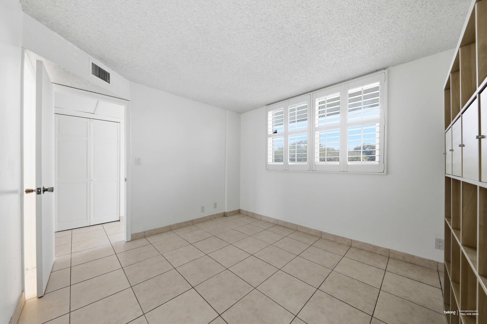 Building Photo - 121 Royal Pk Dr