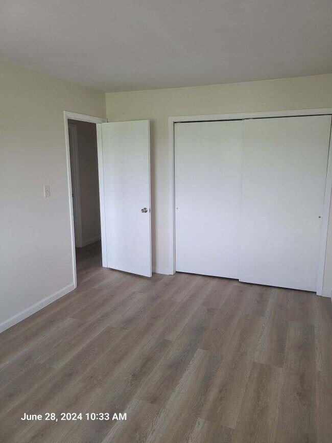 Building Photo - 2275 N Cable Rd