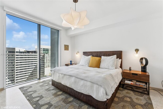 Building Photo - 88 SW 7th St