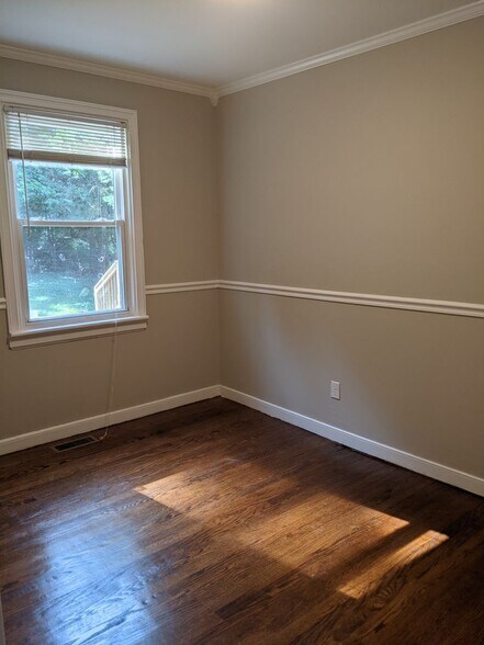 Building Photo - 1807 Westhill Rd