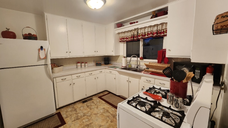 Building Photo - 512 E Hopi St