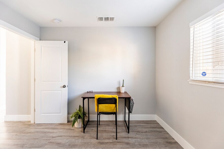 Building Photo - 5205 Priscilla Ln