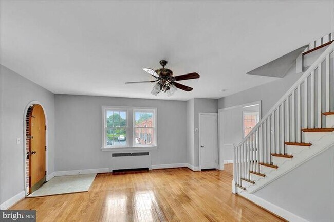 Living room - 427 Hopkins Rd