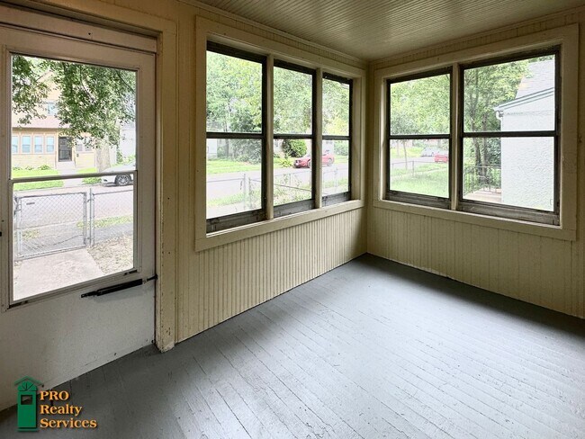 Building Photo - 4 Bedroom Home Close to Theodore Wirth Park