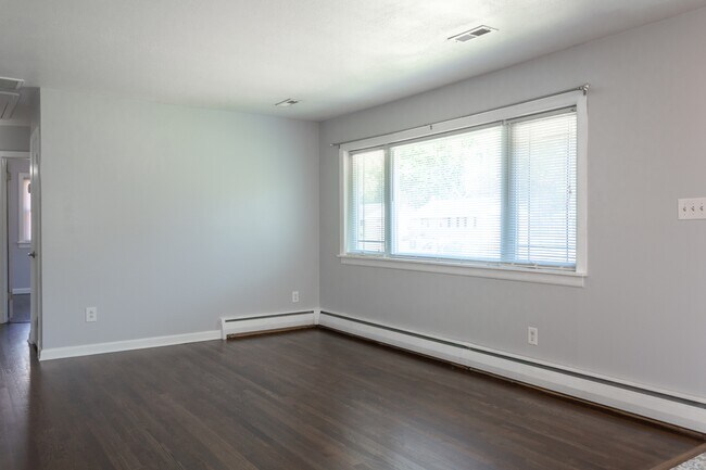 Building Photo - 409 Seabury Ave