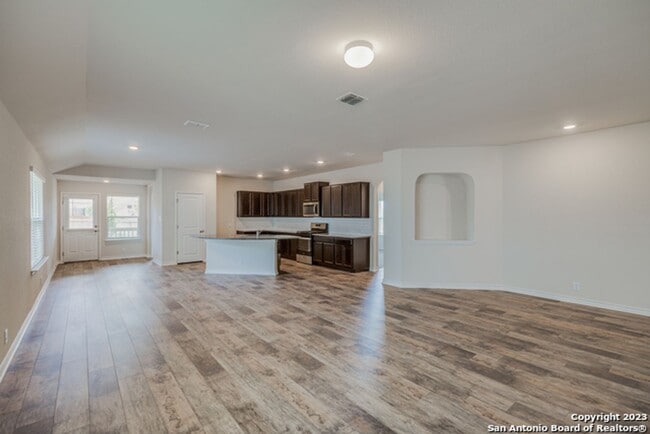 Building Photo - 4 Bedroom/2 Bath Riverstone Subdivision