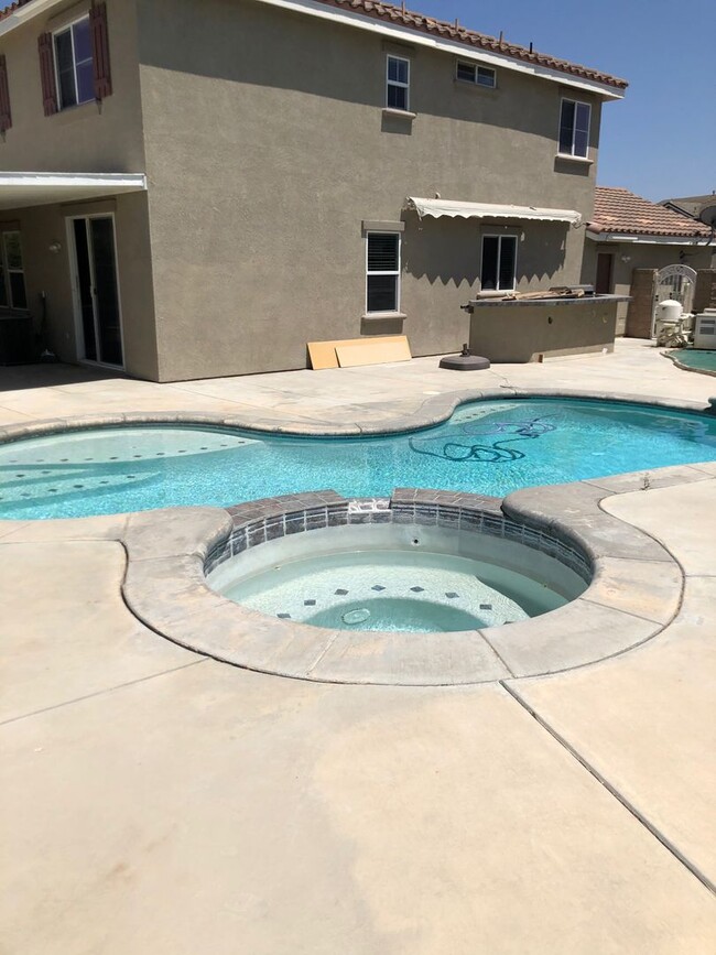Building Photo - Z519 Cedarbrook Ln