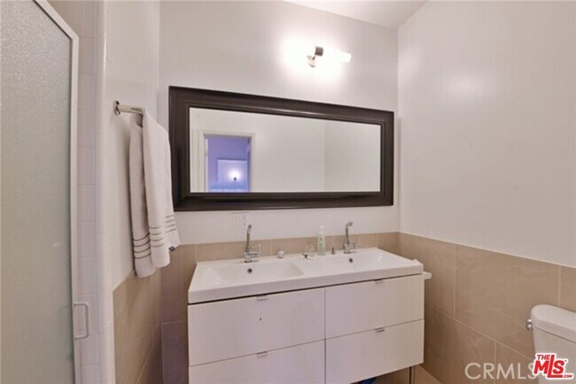 Building Photo - 9374 W Olympic Blvd