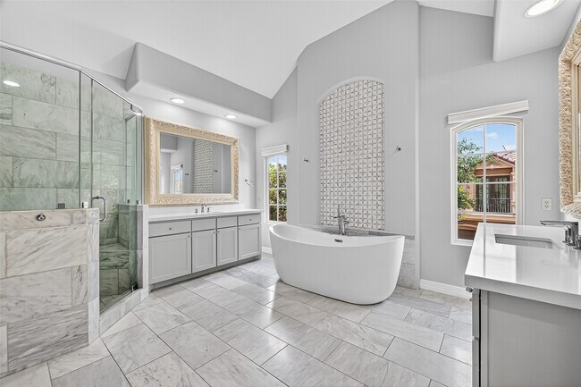 Building Photo - 2731 Stuart Manor