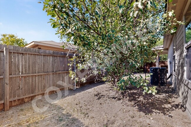 Building Photo - 2848 St Bernard Dr