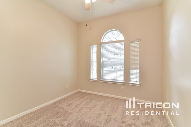 Building Photo - 11106 Creekline Glen Ct