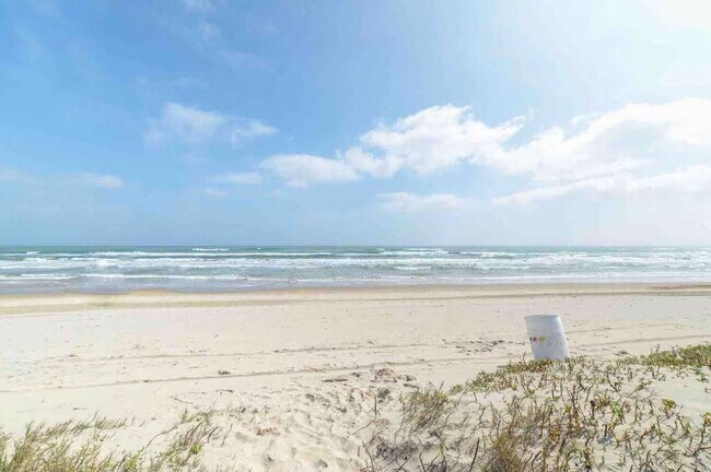 Building Photo - 117 E Campeche St