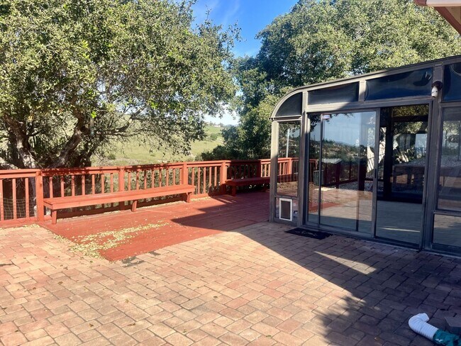 Building Photo - Charming 2-story home in Pismo Beach