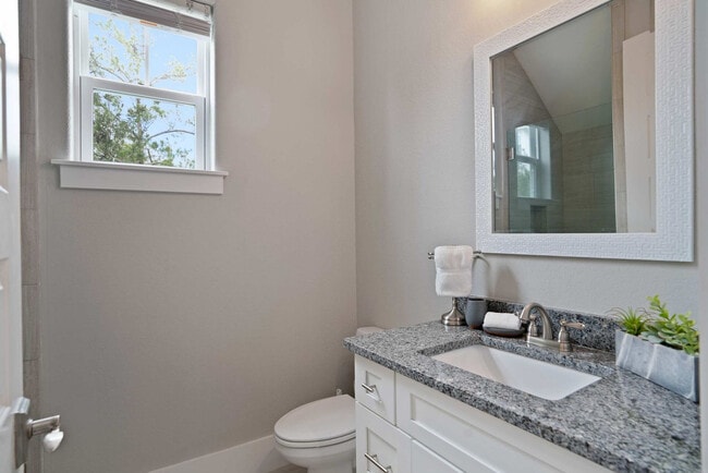 Building Photo - 374 Gulfview Cir