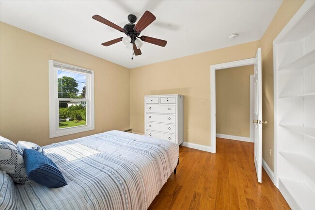 Queen Bedroom - 2nd Floor - 107 Clinton St