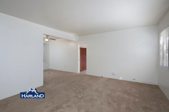 Building Photo - 2112 Thomas Ave