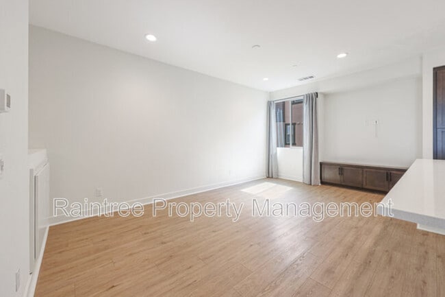 Building Photo - 1111 Via Lucero Via