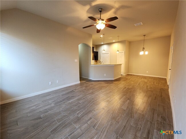 Building Photo - 1115 Creekside Orchard