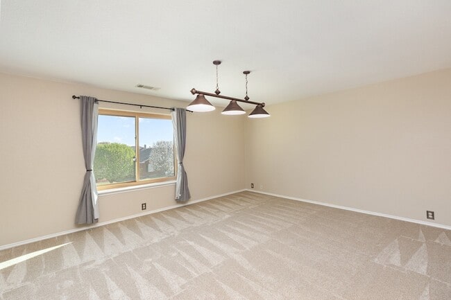 Building Photo - 4415 Falcon Dr