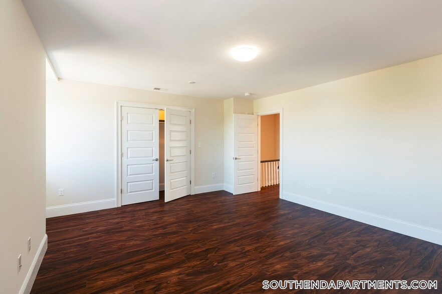 Building Photo - 1902 Washington St