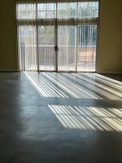 Building Photo - 10970 International Blvd