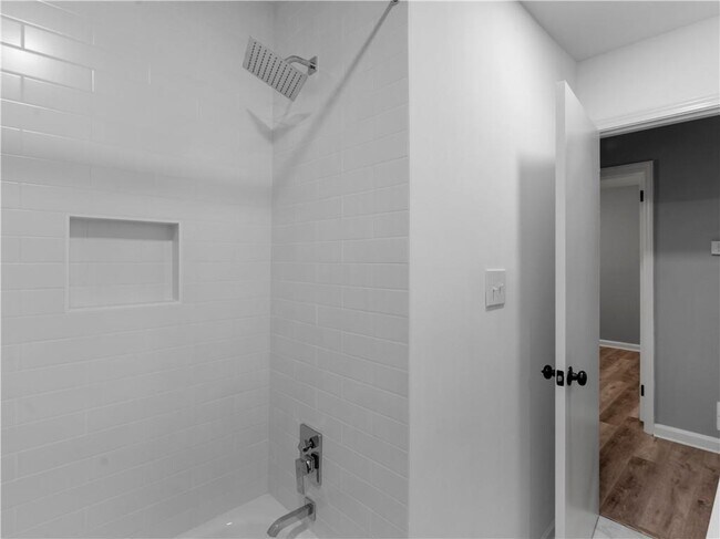 Building Photo - 2903 Monterey Dr