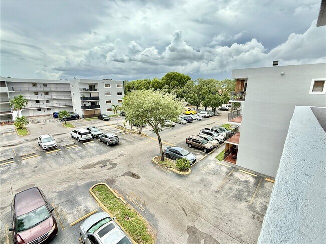 Building Photo - 5765 W 25th Ct