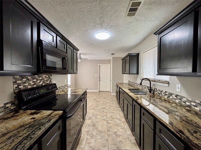 Building Photo - 2111 Squire Dobbins Dr