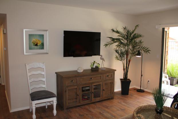 Building Photo - Furnished Ground-Level Beach Condo!
