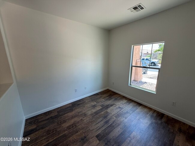 Building Photo - 880 West Calle Valenciana