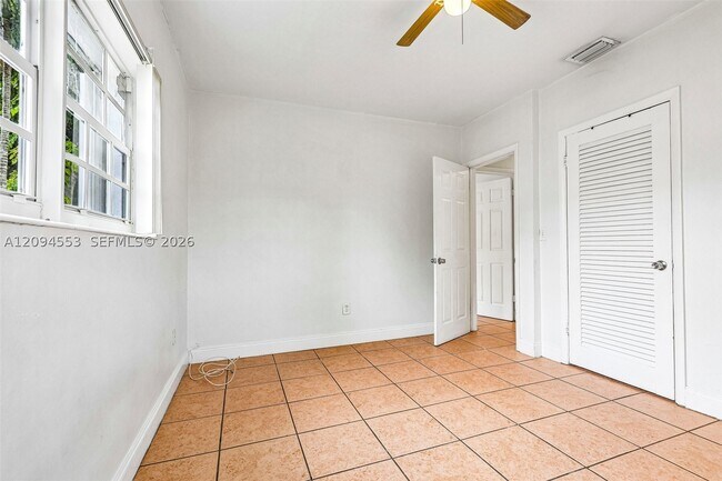 Building Photo - 571 NE 172nd St